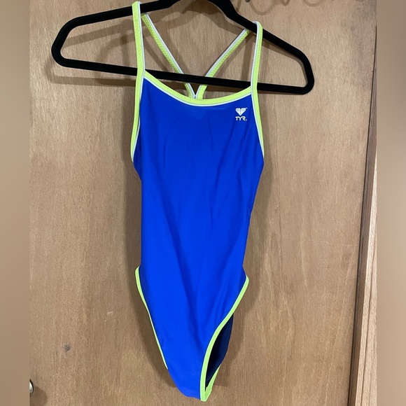 Reversible diamond cut suit - Picture 1 of 3